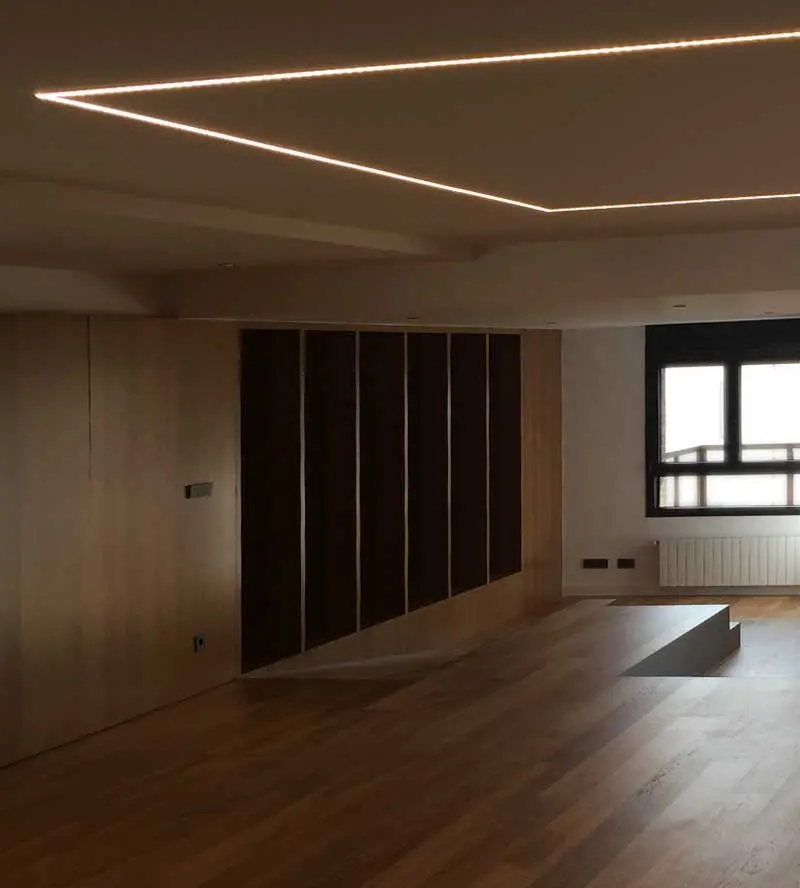 Parte del salón de piso rehabilitado por el arquitecto Iñigo Peralta Calvo en Pamplona