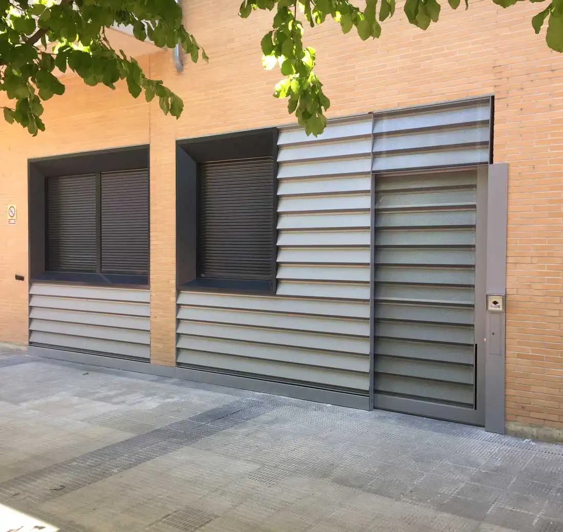 ADECUACIÓN DE LOCAL COMERCIAL COMO VIVIENDA ACCESIBLE CON ESTANDARES ENERPHIT EN CALLE JOAQUÍN BEUNZA 7-9, ROTXAPEA.