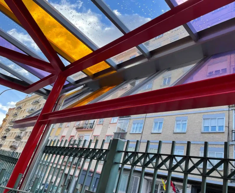 Cubierta en el colegio Hilarión Eslava de Burlada