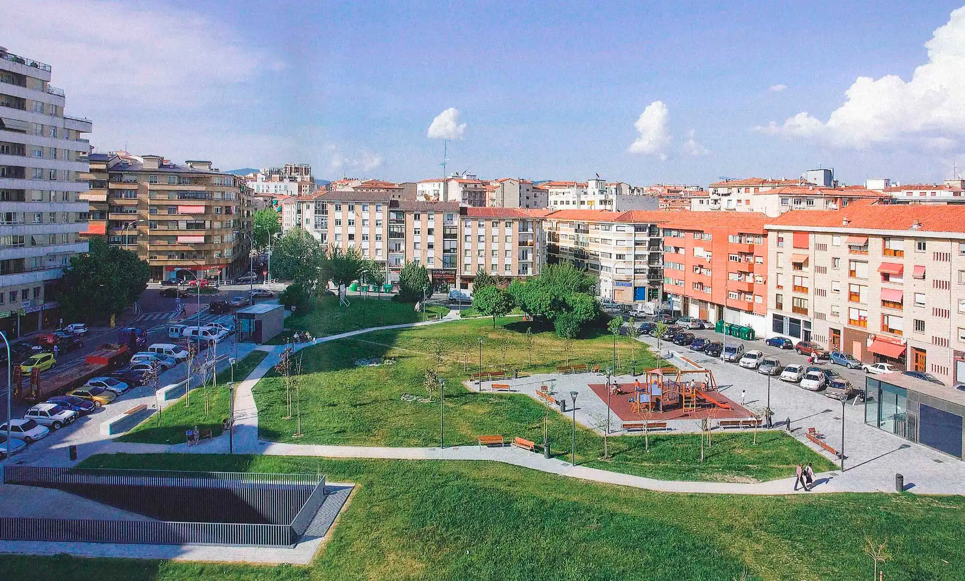 Estacionamiento subterráneo y diseño urbanización superficial en Plaza Turrillas de Azpilagaña