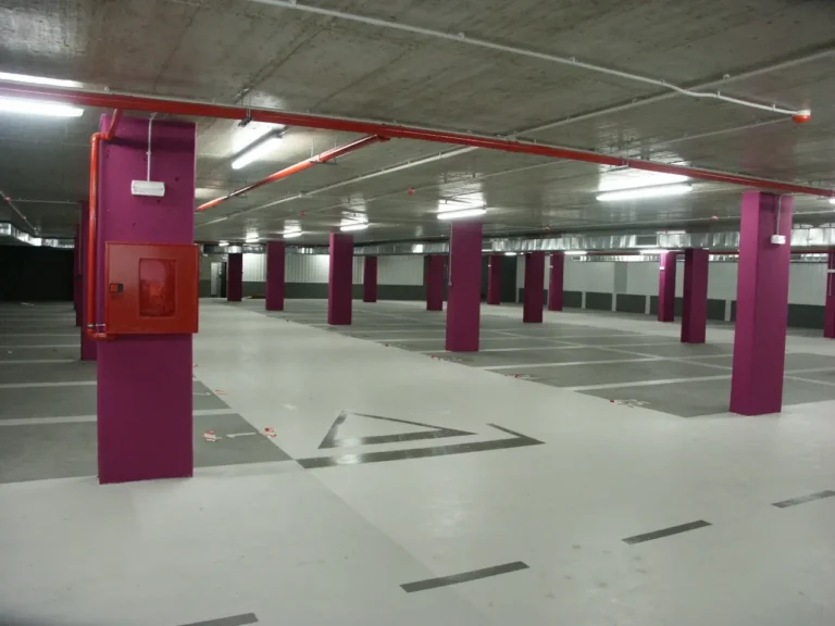 Estacionamiento subterráneo y urbanización superficial en Iñigo Arista Pamplona-Iruña