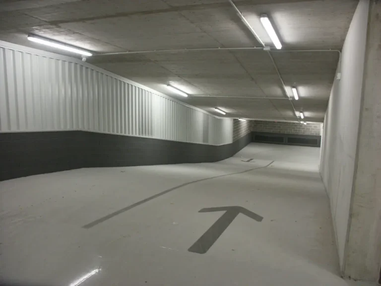 Estacionamiento subterráneo y urbanización superficial en Iñigo Arista Pamplona-Iruña